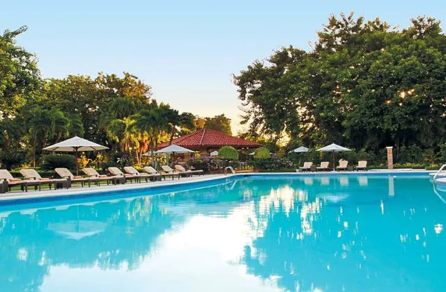 Hotel El Embajador pool